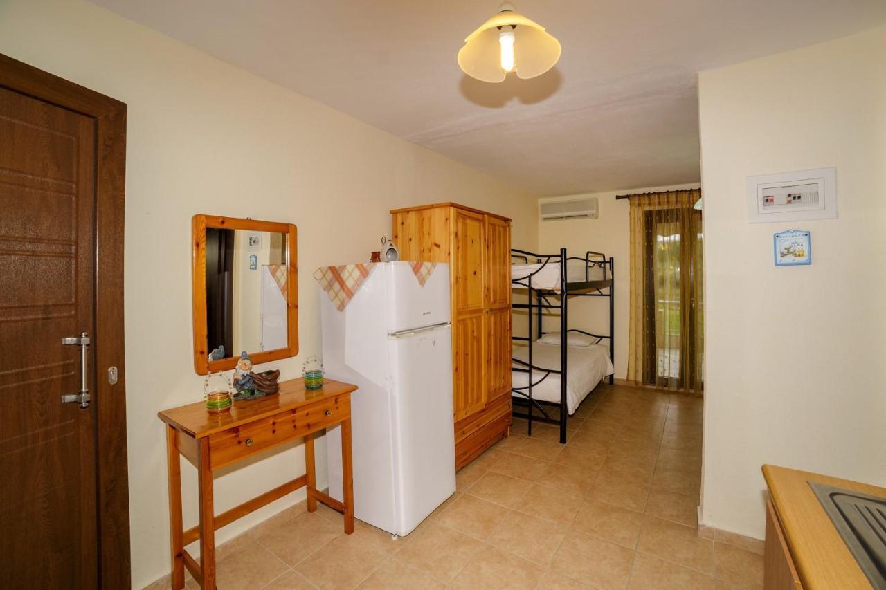Maria - Pavlos Studios And Apartments Vourvourou Esterno foto
